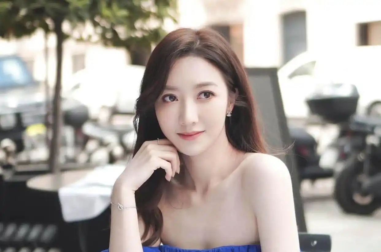 何依婷最新孕肚照片分享_何依婷怀孕临盆消息_怀孕女明星大肚照