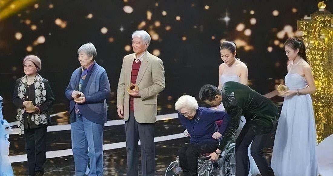 有没有没有黑料的明星啊,_几乎没有黑粉的明星_演技好性格好的明星