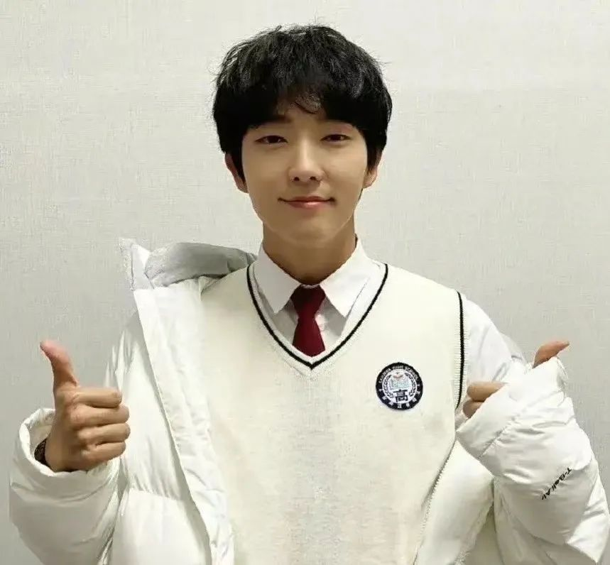 韩国女明星腿_韩国艺人变肿原因_韩国酵母现象分析